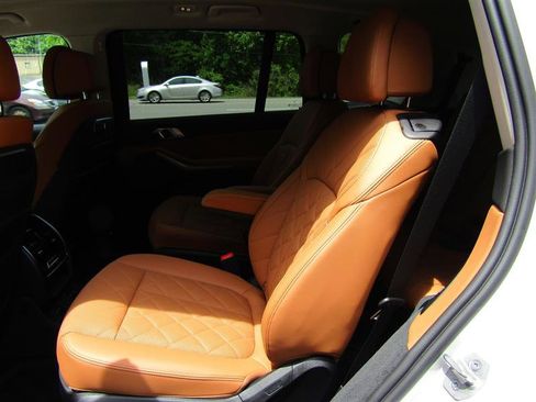 Used 2024 BMW X7 xDrive40i w/ Premium Package image 35