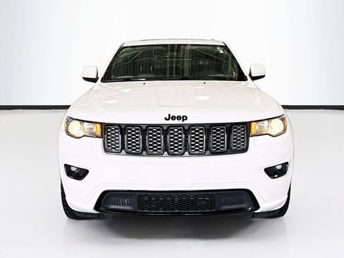 Used 2019 Jeep Grand Cherokee Altitude image 4