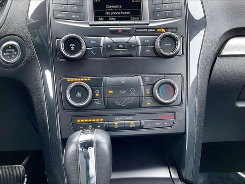 Used 2019 Ford Explorer XLT image 13