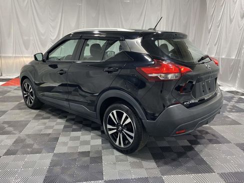 Used 2019 Nissan Kicks SV FWD image 2