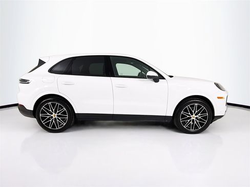 Certified 2024 Porsche Cayenne image 8