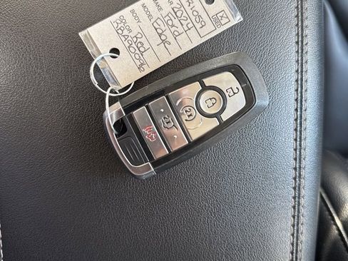 Used 2024 Ford Edge Titanium image 33