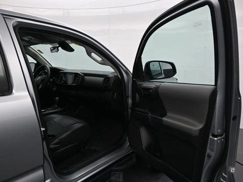 Used 2022 Toyota Tacoma SR AWD/4WD image 16
