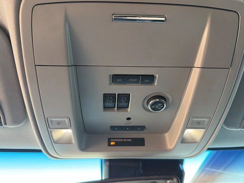 Used 2016 Chevrolet Suburban LT w/ Luxury Package image 28