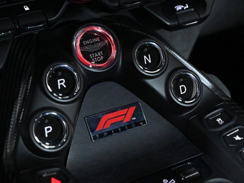 Used 2023 Aston Martin V8 Vantage image 24