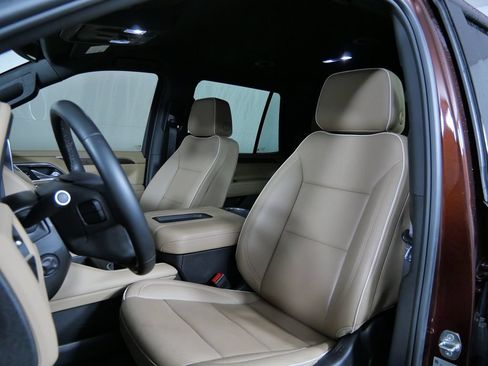 Used 2023 Chevrolet Tahoe Premier AWD/4WD image 11
