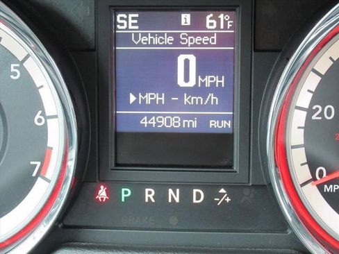 Used 2018 Dodge Grand Caravan SE w/ UConnect Hands-Free Group image 30