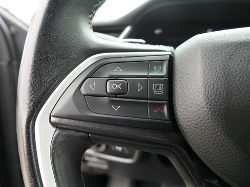 Used 2022 Jeep Grand Cherokee Altitude AWD/4WD image 14