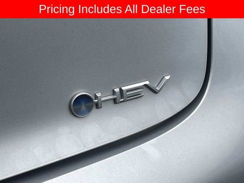 Used 2024 Toyota Prius XLE FWD image 7