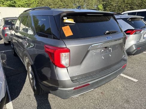 Used 2022 Ford Explorer XLT w/ Equipment Group 202A image 11