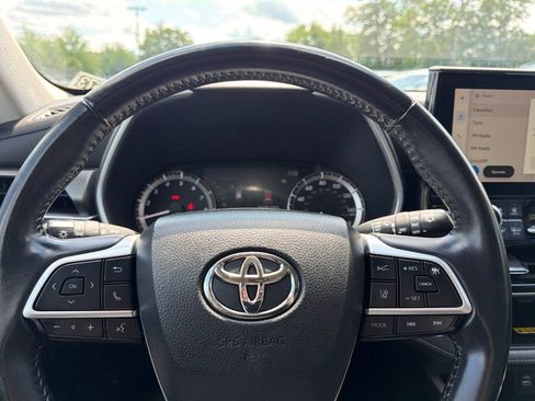 Used 2023 Toyota Highlander XLE AWD/4WD image 28