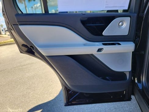 Certified 2025 Lincoln Aviator Reserve w/ Luxury Package image 14