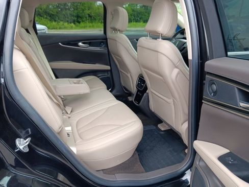 Used 2021 Lincoln Nautilus Reserve AWD/4WD image 32