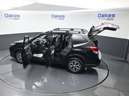Used 2023 Subaru Forester Premium AWD/4WD image 60