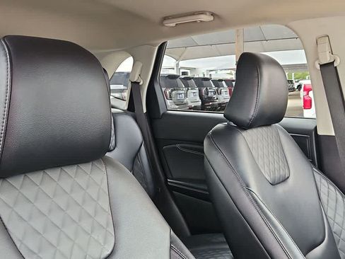 Used 2023 Ford Edge Titanium AWD/4WD image 18
