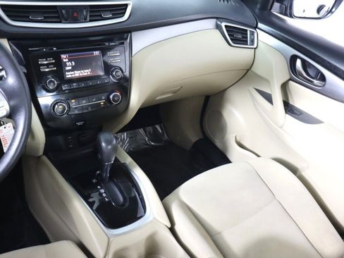 Used 2016 Nissan Rogue S w/ Appearance Package image 28