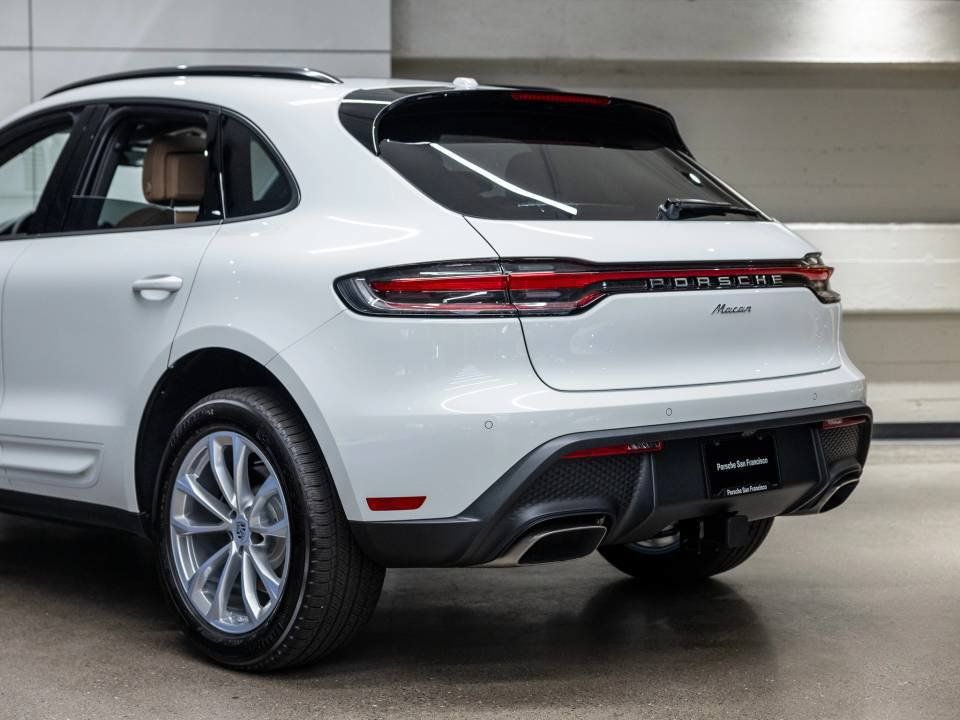 Certified 2026 Porsche Macan AWD/4WD image 12
