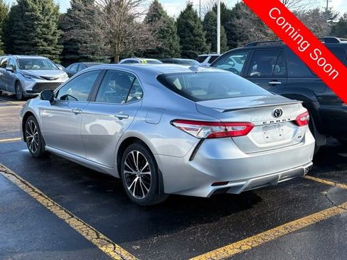 Used 2020 Toyota Camry SE w/ Convenience Package FWD image 4