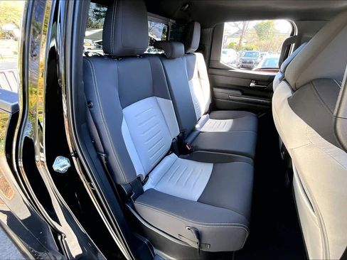 Used 2024 Toyota Tacoma TRD Sport w/ TRD Sport Upgrade Package image 18