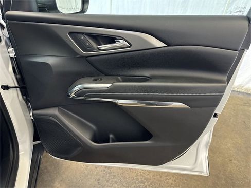 Used 2025 Chevrolet Traverse LT w/ Driver Confidence Package image 29