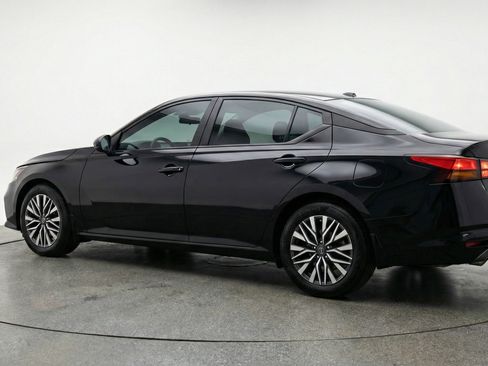 Used 2025 Nissan Altima 2.5 SV image 6
