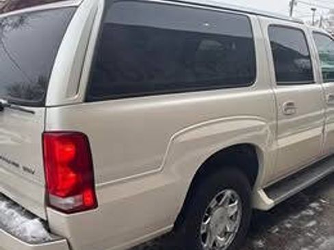 Used 2004 Cadillac Escalade ESV Base AWD 4dr SUV image 5