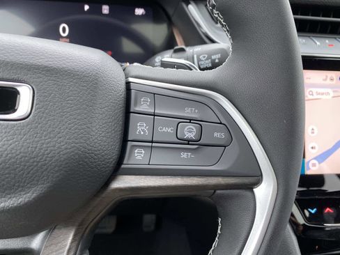 New 2026 Jeep Grand Cherokee Altitude image 15