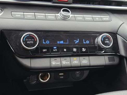 Certified 2024 Hyundai Elantra SEL FWD image 24