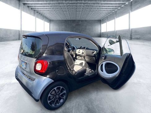 Used 2016 smart fortwo passion image 3