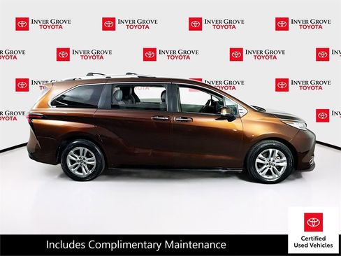 Certified 2022 Toyota Sienna Limited AWD/4WD image 4