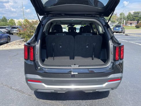 Certified 2024 Kia Sorento S w/ Panoramic Sunroof Package AWD/4WD image 37