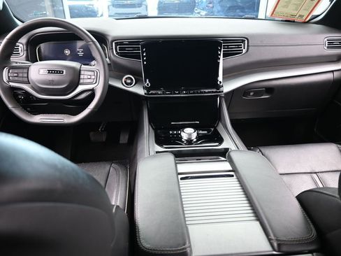 Used 2023 Jeep Wagoneer Series II image 40