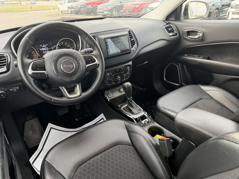 Used 2019 Jeep Compass Latitude FWD image 26