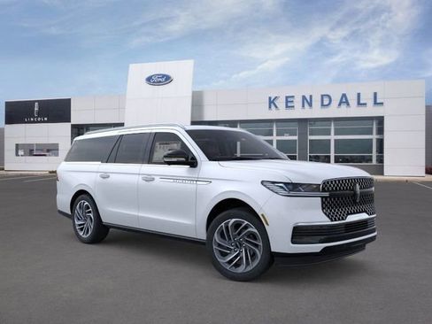 New 2025 Lincoln Navigator L Reserve image 7