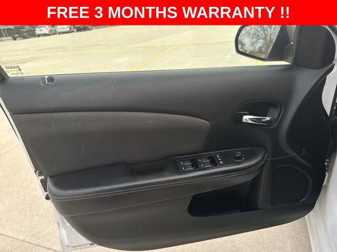 Used 2013 Dodge Avenger SE image 12