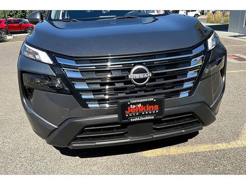 Used 2024 Nissan Rogue SV image 30