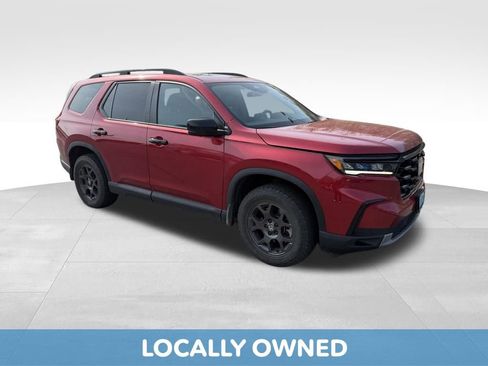 Used 2025 Honda Pilot TrailSport image 6