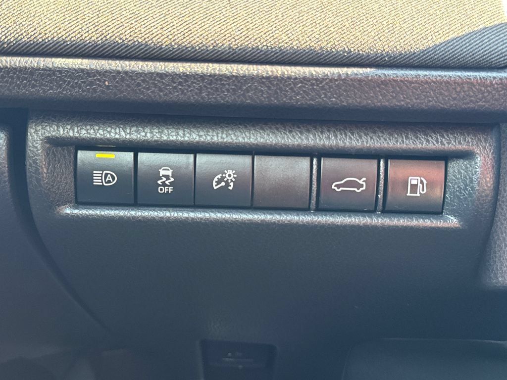 Used 2025 Toyota Camry LE FWD image 31