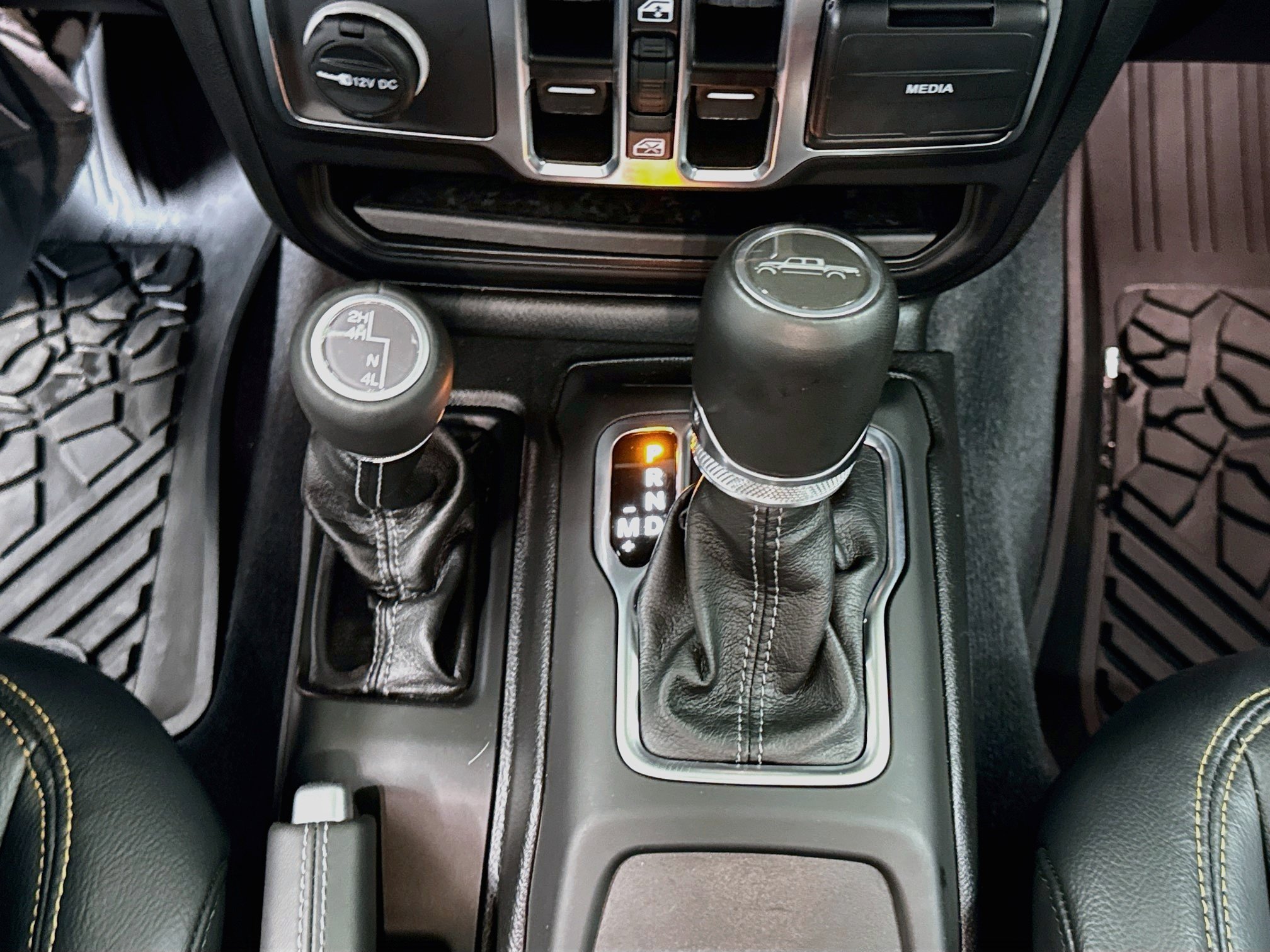 Used 2025 Jeep Gladiator Sport AWD/4WD image 23