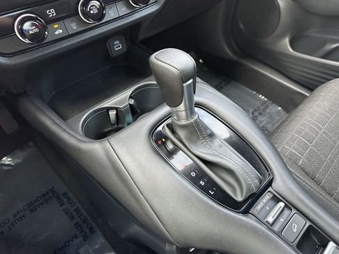 Used 2025 Honda HR-V LX image 25