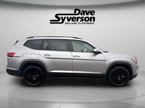 New 2025 Volkswagen Atlas SE image 4