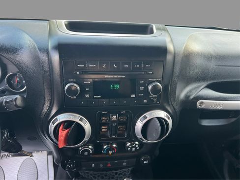 Used 2012 Jeep Wrangler Unlimited Sahara w/ Connectivity Group AWD/4WD image 15