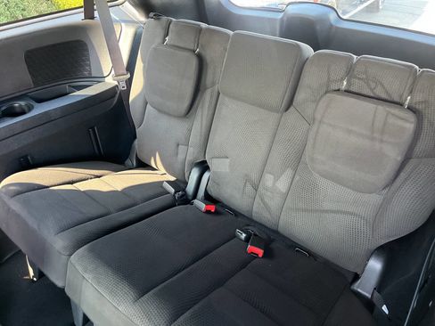 Used 2016 Dodge Grand Caravan SXT w/ UConnect Hands-Free Group FWD image 25