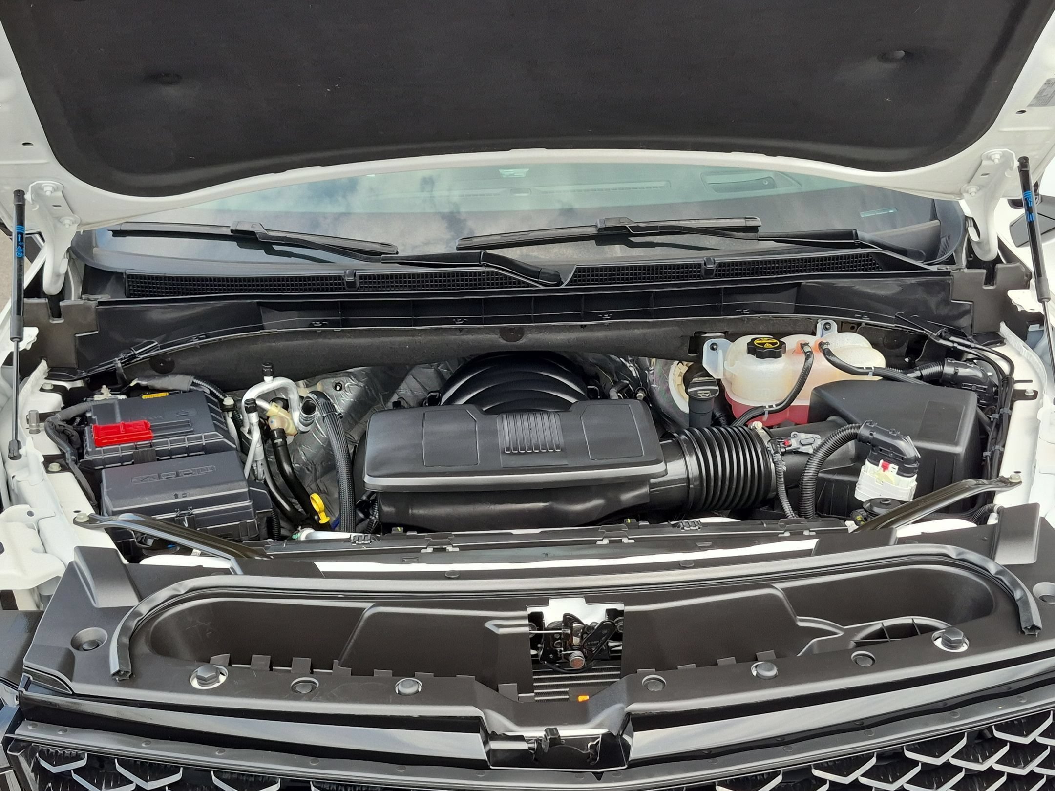 Certified 2025 Cadillac Escalade Sport Platinum w/ LPO, Floor Liner Package AWD/4WD image 30