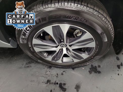 Used 2023 Toyota Highlander XLE image 10