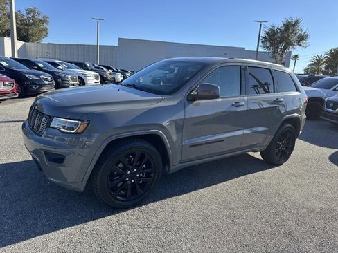 Used 2021 Jeep Grand Cherokee Laredo X image 5