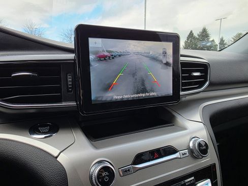 Certified 2022 Ford Explorer XLT w/ Equipment Group 202A image 20