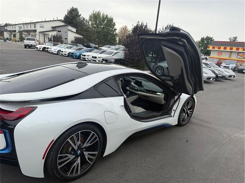 Used 2016 BMW i8 image 19