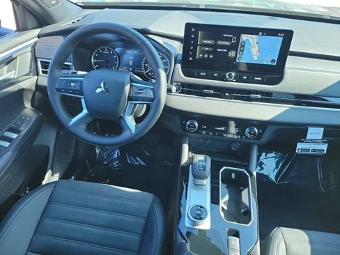 New 2026 Mitsubishi Outlander SE FWD image 14