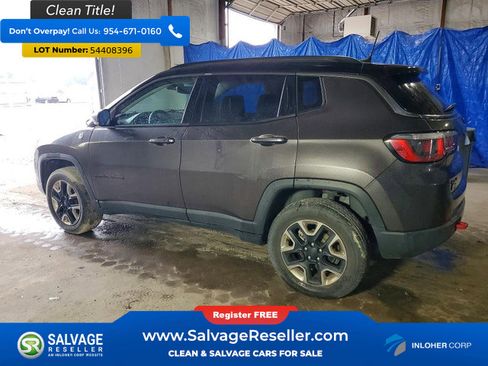 Used 2017 Jeep Compass Trailhawk w/ Leather Interior Group AWD/4WD image 3